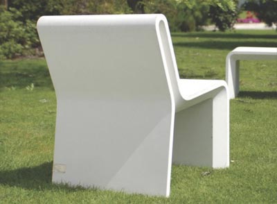 CHAISE AR PURO - béton lisse pigmenté blanc