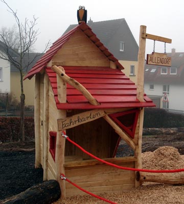 SPIELART : CABANE DE JEUX STATION DE GARE, ref C17