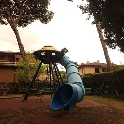 STRUCTURE DE JEU À GRIMPER OVNI