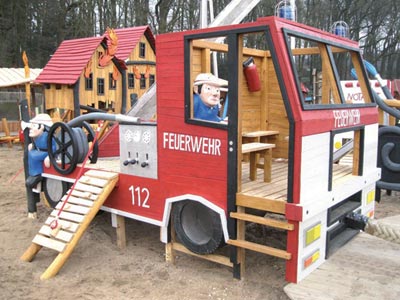 SPIELART : STRUCTURE DE JEUX CAMION DE POMPIERS, ref N125