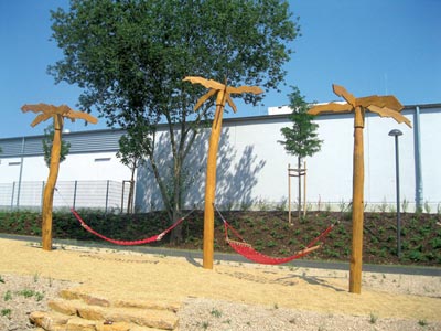 BALANÇOIRE HAMACS SOUS LES PALMIERS