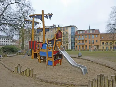 SPIELART : STRUCTURE DE JEUX BATEAU PIRATE BERLIN, ref L75