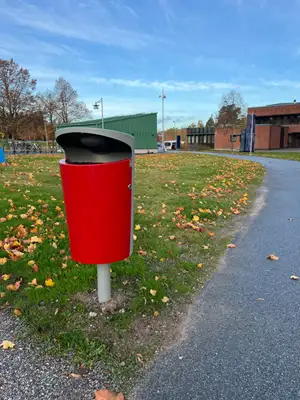 CORBEILLE ELBIN 80l - sur poteau à sceller