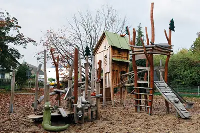 SPIELART : STRUCTURE DE JEUX MAISON FORESTIÈRE, ref A247