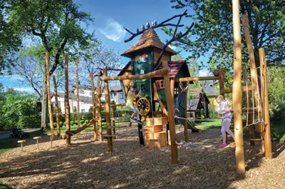 SPIELART : STRUCTURE DE JEUX AUBERGE DU CORBEAU, ref A254