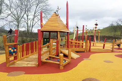 SPIELART : STRUCTURE DE JEUX MAISON DES CHÈVRES, ref C216