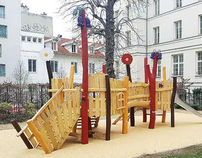 SPIELART : STRUCTURE DE JEUX FLEURIE, ref C222
