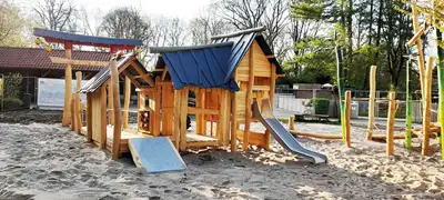 SPIELART : STRUCTURE DE JEUX VILLAGE D