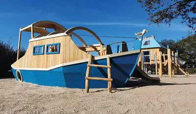 SPIELART : STRUCTURE DE JEUX PETIT VOILIER, ref L84