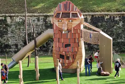 SPIELART : STRUCTURE DE JEUX DU TROLL, ref N189