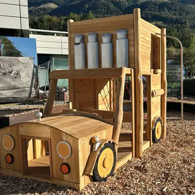 SPIELART : STRUCTURE DE JEUX CAMION LAITIER, ref N194