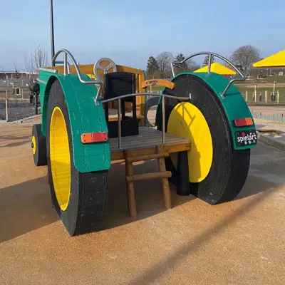 SPIELART : STRUCTURE DE JEUX TRACTEUR, ref N204