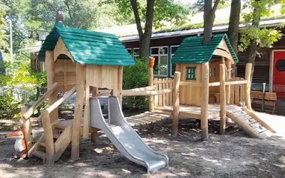 SPIELART : VILLAGE DANS LES ARBRES, ref O80