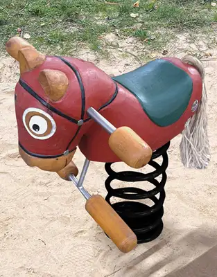 SPIELART : JEU SUR RESSORT CHEVAL DE TOURNOI, ref P205