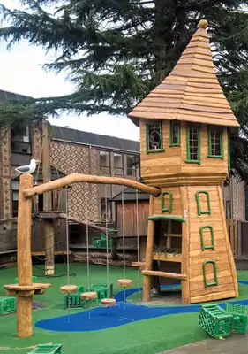 SPIELART : STRUCTURE DE JEUX CHÂTEAU, ref T100