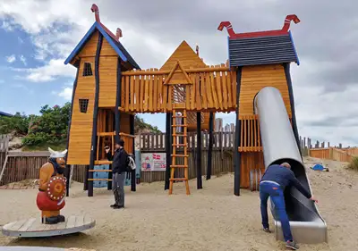 SPIELART : STRUCTURE DE JEUX CHÂTEAU VIKING, ref T103