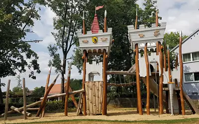 SPIELART : STRUCTURE DE JEUX CHÂTEAU, ref T106