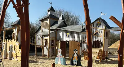 SPIELART : STRUCTURE DE JEUX CHÂTEAU DE CAPELLEN, ref T80