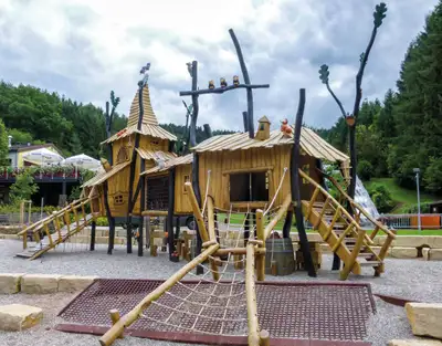 SPIELART : STRUCTURE DE JEUX CHÂTEAU DU DRUIDE, ref T81