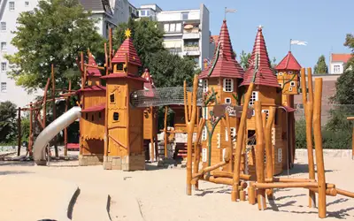 SPIELART : STRUCTURE DE JEUX CHÂTEAU DES CONTES DE FÉES, ref T86