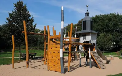 SPIELART : STRUCTURE DE JEUX CHÂTEAU DE VOERDE, ref T90
