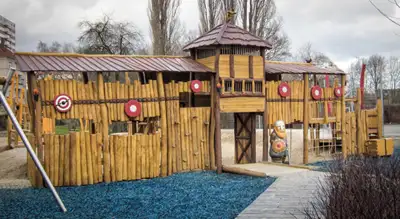SPIELART : STRUCTURE DE JEUX CHÂTEAU SLAVE, ref T91