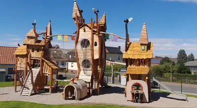 SPIELART : STRUCTURE DE JEUX CHÂTEAU DES NAINS, ref T95