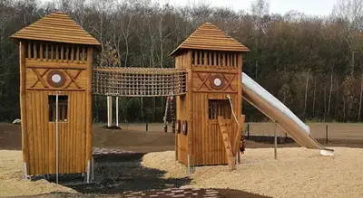 SPIELART : STRUCTURE DE JEUX CHÂTEAU DE RÖMERBURG, ref T98