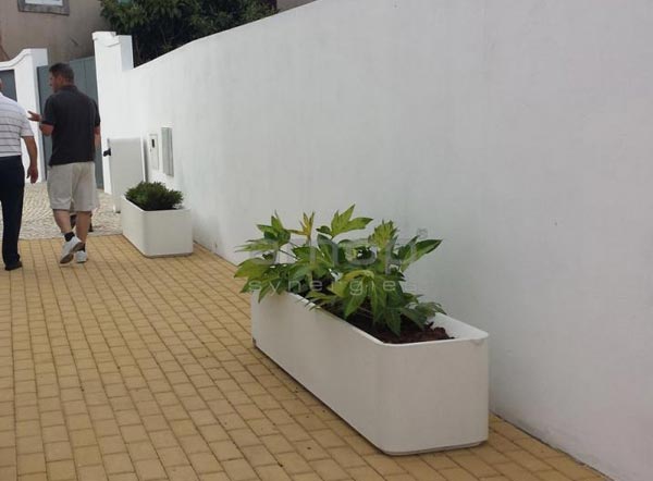 JARDINIÈRE 1800 AR PURO - béton lisse pigmenté blanc AMOP