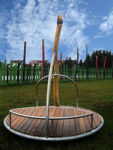 CARROUSEL CORBEAU AVEC BANC SPIELART