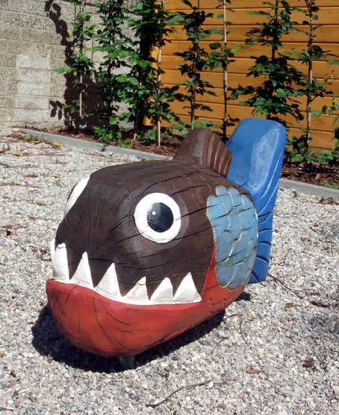 SCULPTURE LUDIQUE PIRANHA SPIELART