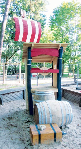 CABANE DE JEUX CAPITAINERIE SPIELART