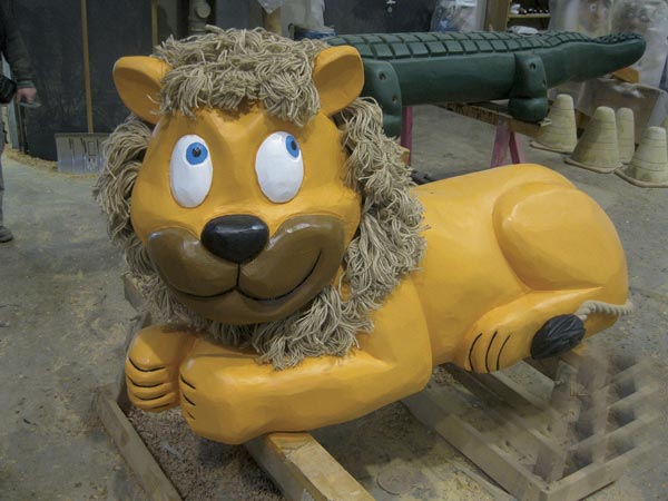 SCULPTURE LION SPIELART