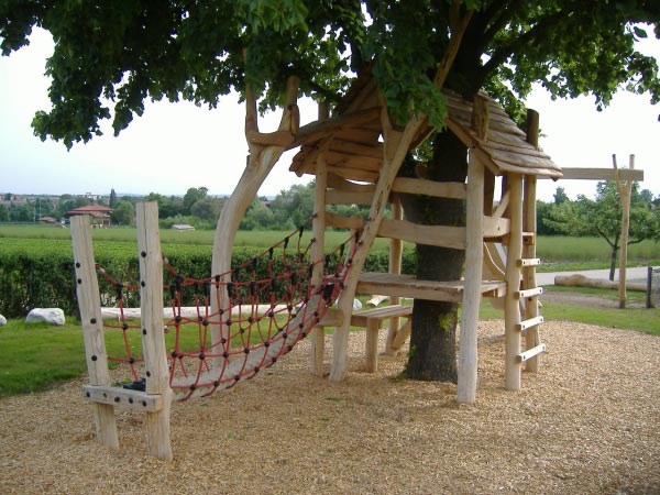 MAISON DANS LES ARBRES NEUHAUSEN SPIELART