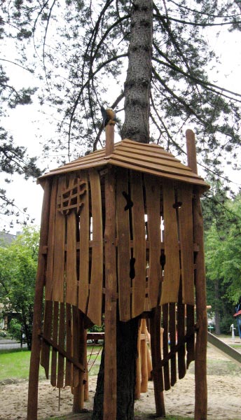 MAISON DANS LES ARBRES MOERS SPIELART