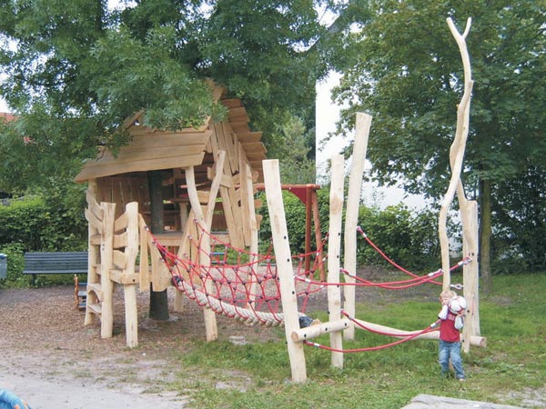 MAISON DANS LES ARBRES DITZINGEN SPIELART