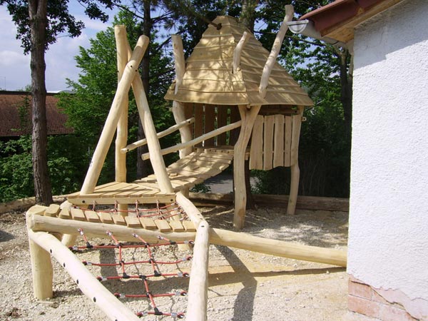 MAISON DANS LES ARBRES EBERSBAC SPIELART