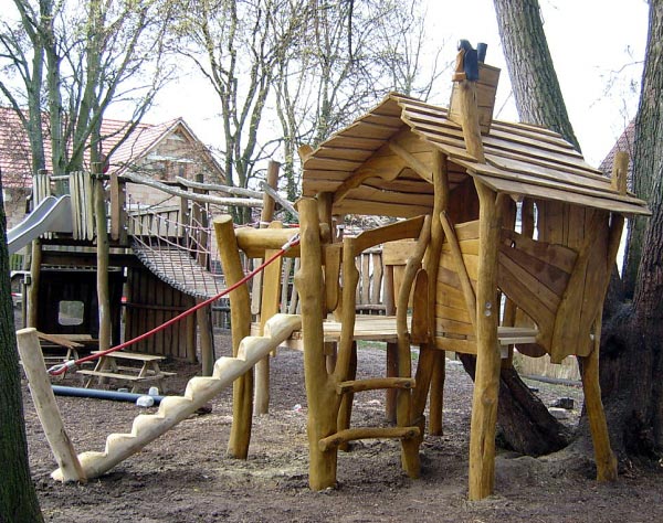 MAISON DANS LES ARBRES STUTTGART SPIELART