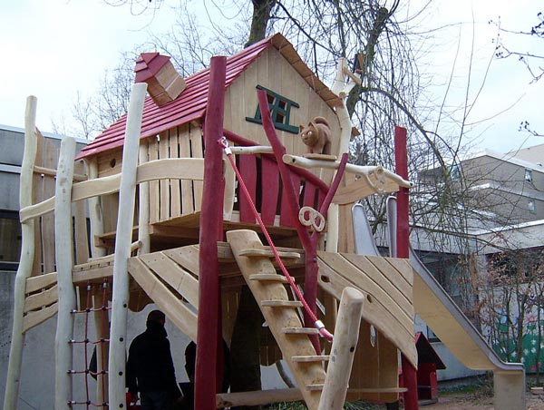 MAISON DE LA SORCIÈRE DANS LES ARBRES SPIELART