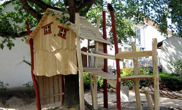 MAISON DANS LES ARBRES BINGEN SPIELART