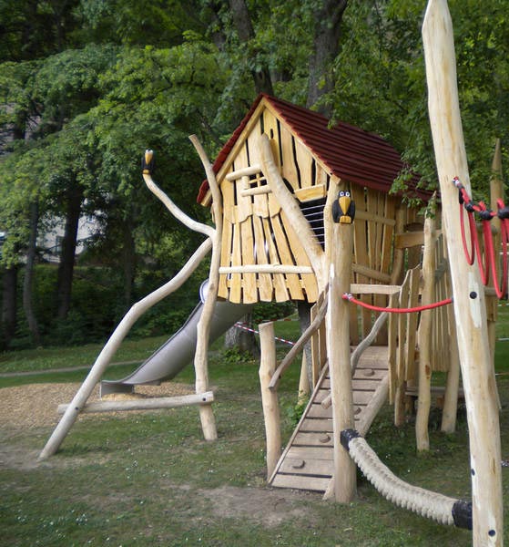 MAISON DANS LES ARBRES NAGOLD SPIELART