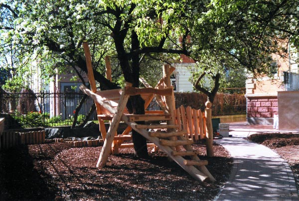 MAISON DANS LES ARBRES ERFURT 2 SPIELART