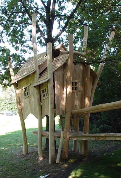MAISON DANS LES ARBRES MUNICH SPIELART