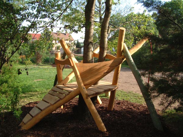 MAISON DANS LES ARBRES RADEBERG SPIELART