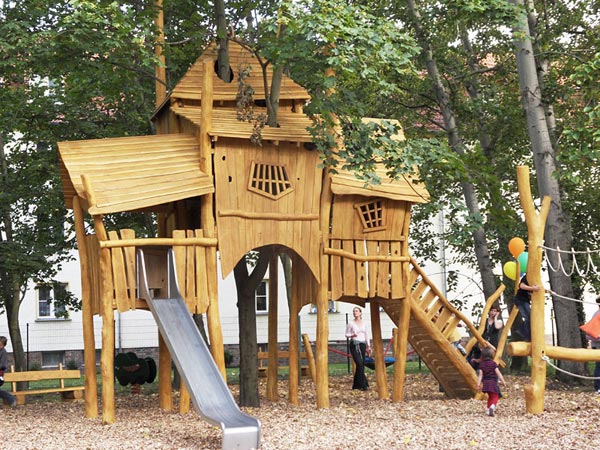 MAISON DANS LES ARBRES SCHONEBECK SPIELART