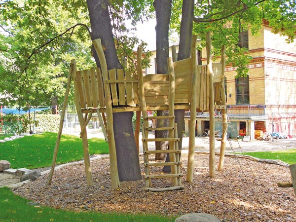 PLATEFORME DANS LES ARBRES SPIELART