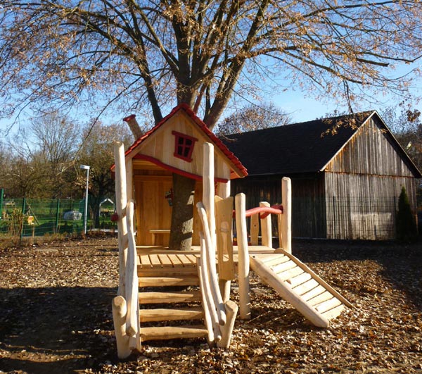 MAISON DANS LES ARBRES SPIELART