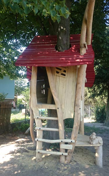 MAISON DE LA SORCIÈRE DANS LES ARBRES SPIELART