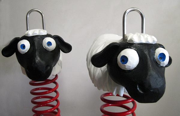 JEU SUR RESSORT MOUTON NOIR SPIELART