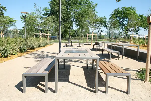 TABLE AVEC DAMIER - modèle GERLAND - longueur 2,00m PRO URBA